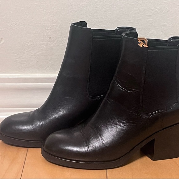 Tory Burch Nicola Heeled Moto Ankle Boot Black Leather Size 7 (Appear NEW) - Picture 2 of 9